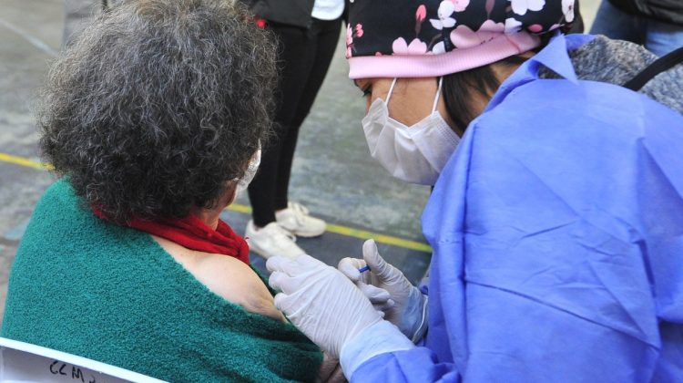 Este lunes el operativo de vacunación contra el Coronavirus se concentra en el centro y sur provincial