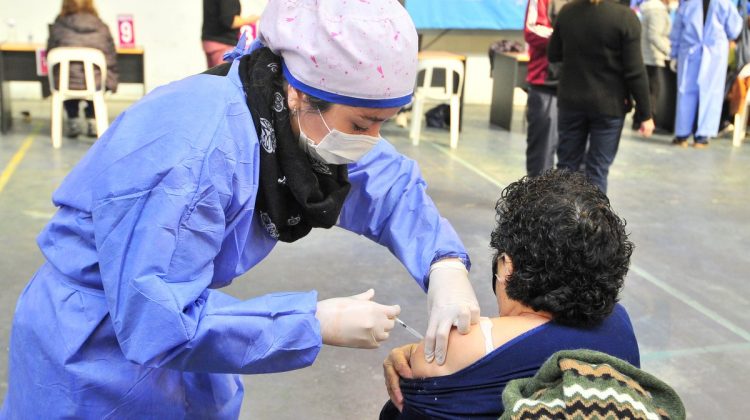 Más de 9.500 personas recibirán este lunes la primera dosis de la vacuna contra el Coronavirus; también se podrán vacunar los mayores de 60 años sin turno previo