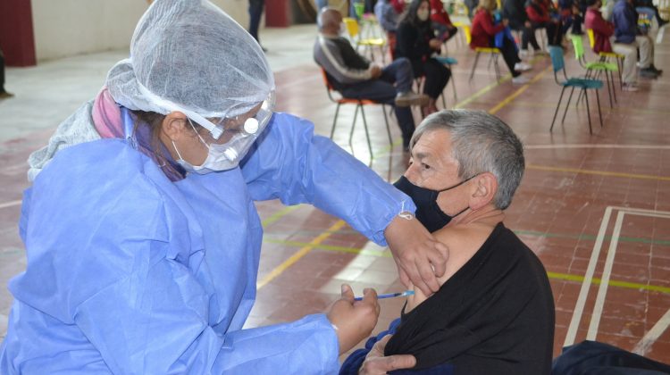 Este viernes vacunaron en La Toma a 854 personas