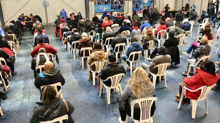 La vacunación no para: se citó a 2.400 personas en el Polideportivo, que estrena nueva disposición para más confort