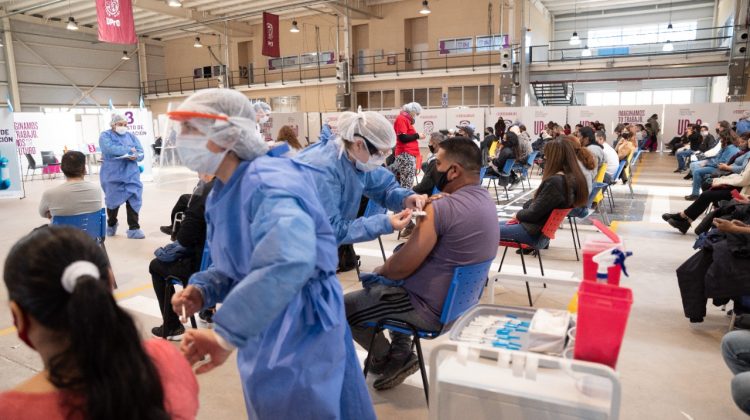 Este viernes fueron citadas 2.000 personas para vacunarse en Villa Mercedes