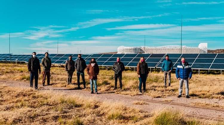 Una delegación de la UPrO recorre el Parque Fotovoltaico Terrazas del Portezuelo