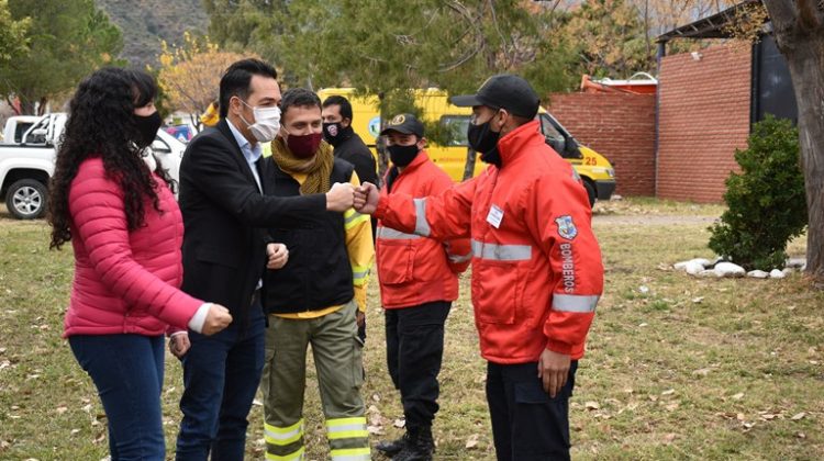 Bomberos y brigadistas se capacitan en el combate de incendios forestales