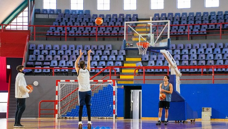 Basquetbolistas profesionales y de las preselecciones de Binacionales realizan un campus de entrenamiento en el “Ave Fénix”