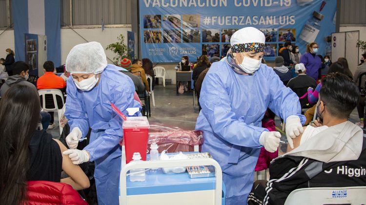 Citaron a más de 3.300 personas mayores de 24 años para ser inmunizadas en la ciudad de San Luis