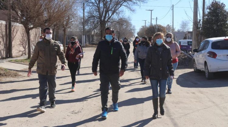 La ministra de Salud participó del rastrillaje en La Toma