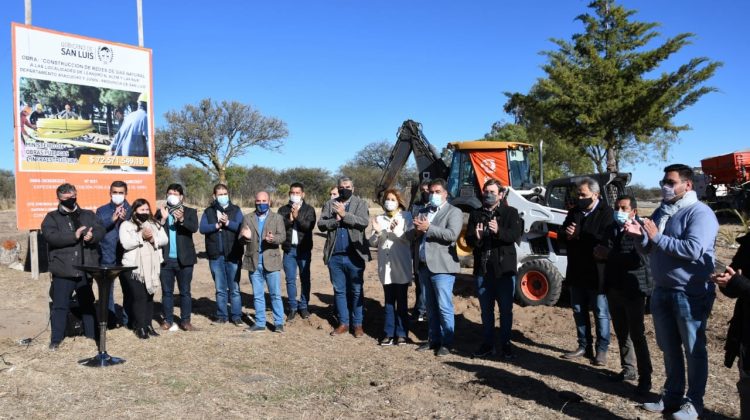 Más y mejor calidad de vida para cientos de sanluiseños: comenzó la construcción de las redes de gas natural para Leandro N. Alem y Lafinur