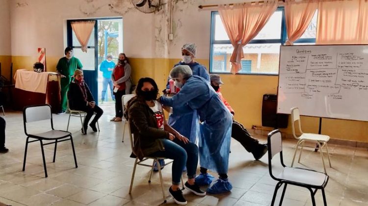 En Juan Jorba, La Punilla, El Morro y Juan Llerena se citó a 90 personas para primeras dosis de la vacuna contra el COVID-19