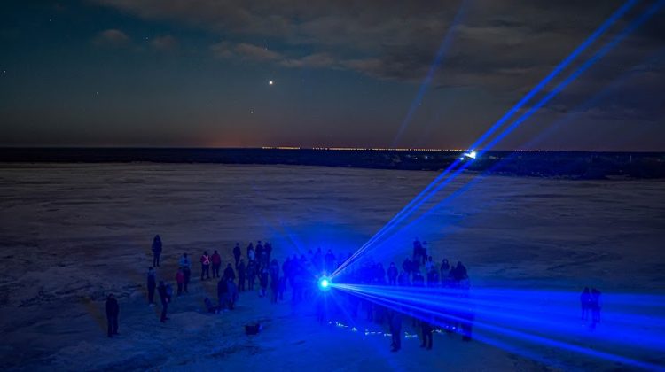 La magia de la noche y la luna llena, en Salinas del Bebedero