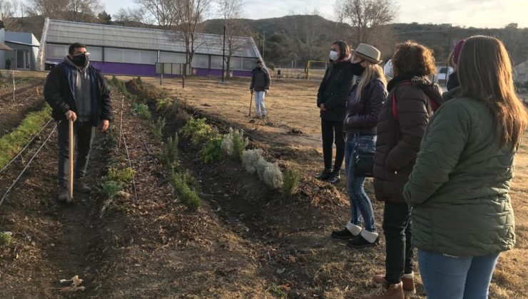 Integrantes de la organización juvenil “Pantalón Cortito San Luis” visitaron los viveros del Ministerio de Producción