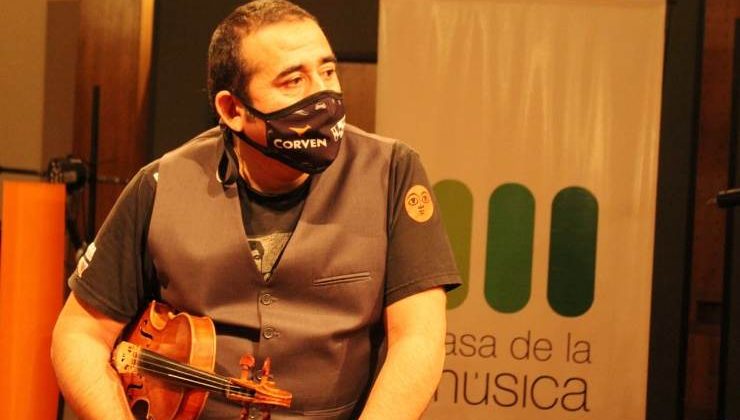 El violinista Néstor Garnica visitó la Casa de la Música