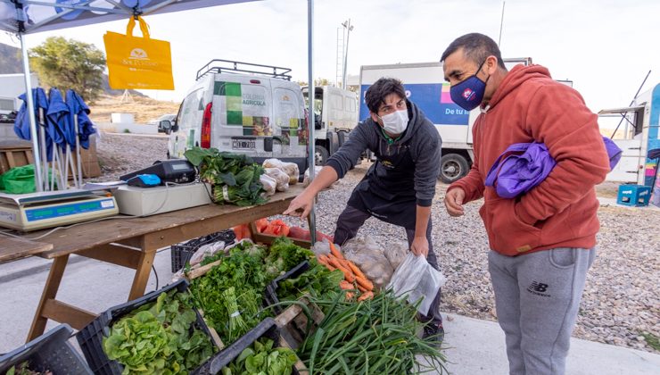 Productores y clientes destacaron la venta directa de Sol Puntano en el Centro Integrador Noreste