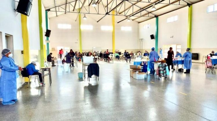 En Naschel citaron a más de 200 personas este viernes para vacunarse