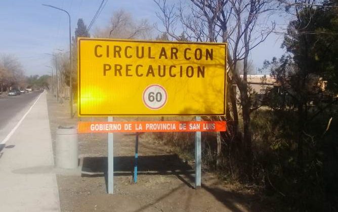 Colocaron más señalización vial en rutas y autopistas provinciales