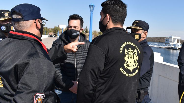 Anastasi se reunió con el equipo de la Armada Argentina que se sumó a la búsqueda de Guadalupe