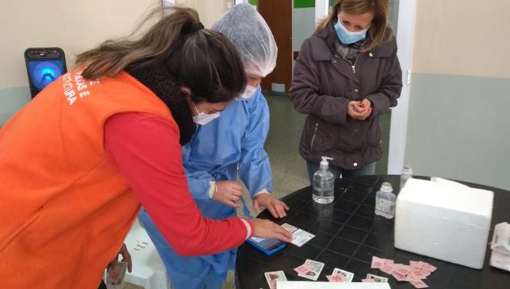 Sosa Araujo acompañó la vacunación de 208 personas en el hospital de Santa Rosa del Conlara