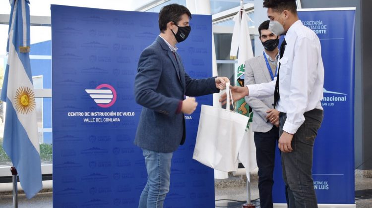 La Secretaría de Transporte les dio la bienvenida a los nuevos alumnos del Centro de Instrucción de Vuelo