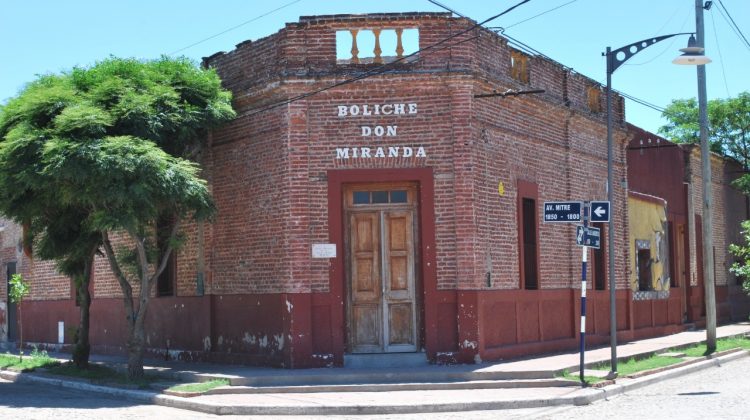 “Calle Angosta, la de una vereda sola”: Puntanidad en su máxima expresión