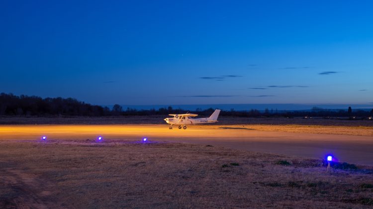 Crecen las prácticas de vuelos nocturnos en el Aeropuerto Valle del Conlara