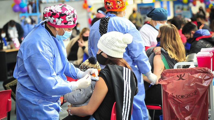 Son más de 8.000 las personas convocadas para vacunarse este lunes en 6 localidades