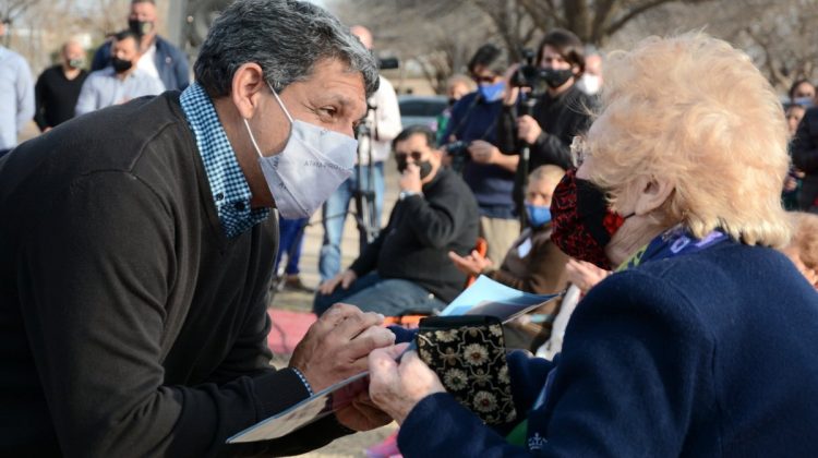 La emoción de los vecinos de Concarán que cumplieron el sueño de tener la escritura de su vivienda