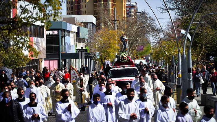 Con una misa y la tradicional procesión, honraron al patrono de la ciudad de San Luis