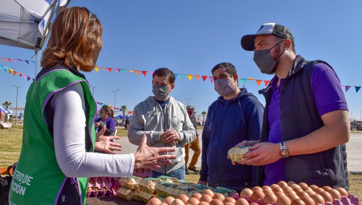 El color y la alegría de la Feria de Pequeños y Medianos Productores pasaron por el Parque La Pedrera