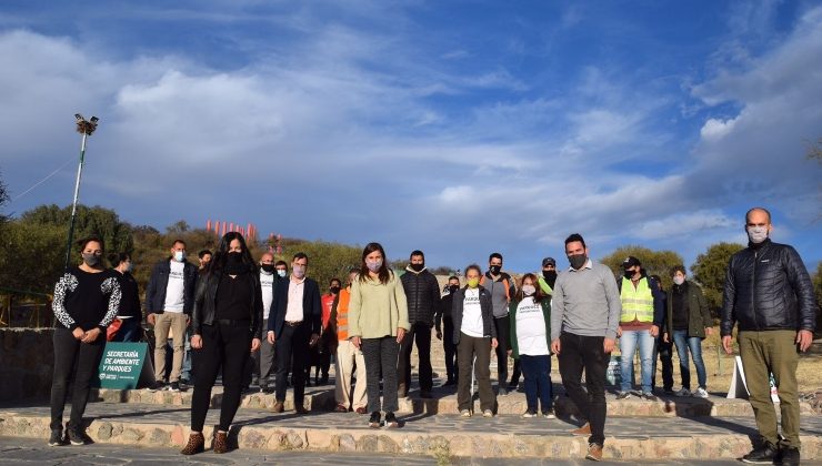 “Miércoles Verde” llegó a la Plaza del Cerro con una forestación de más de 100 árboles