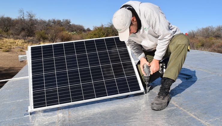 El Gobierno provincial realizó nuevas instalaciones de equipos solares fotovoltaicos a familias de productores rurales