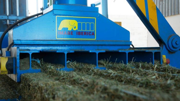 Compactadora de alfalfa: una inversión significativa para la exportación