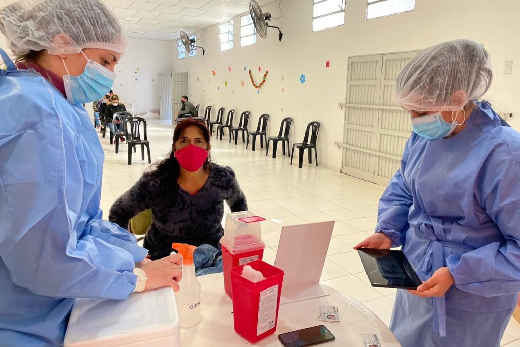 Vacunación en Luján.