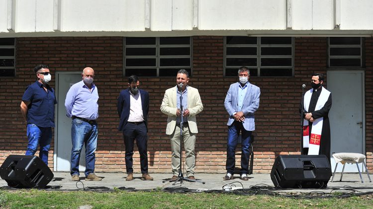 Con alegría por la recuperación de una fuente de trabajo, Justo Daract celebró la reapertura de una fábrica textil que había quebrado en 2018