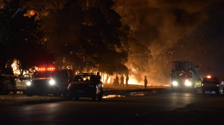 Damián Gómez: “El incendio en la fábrica está contenido para que no se propague”