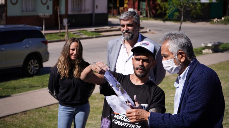 El gobernador acompañó a los artistas del 2º Encuentro Federal de Muralistas y Grafiteros