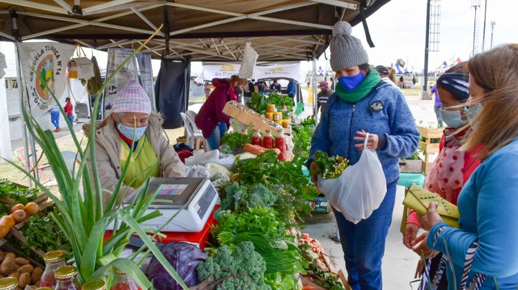 La Feria de Pequeños y Medianos Productores se disfruta en el Parque La Pedrera