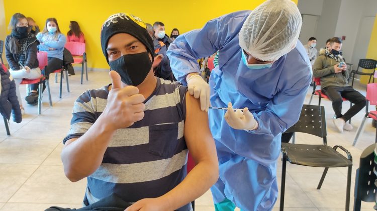 Vacunación contra el Coronavirus: más de 5.800 personas citadas este jueves en nueve localidades