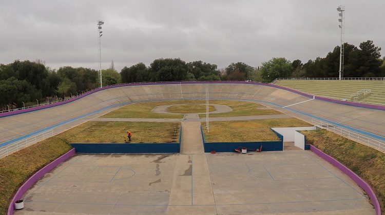 El Velódromo Provincial modernizó su sistema de iluminación y lo inaugurará con una carrera nocturna