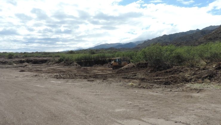 San Luis Agua realiza el mantenimiento de dos obras de regulación de crecidas en La Punta