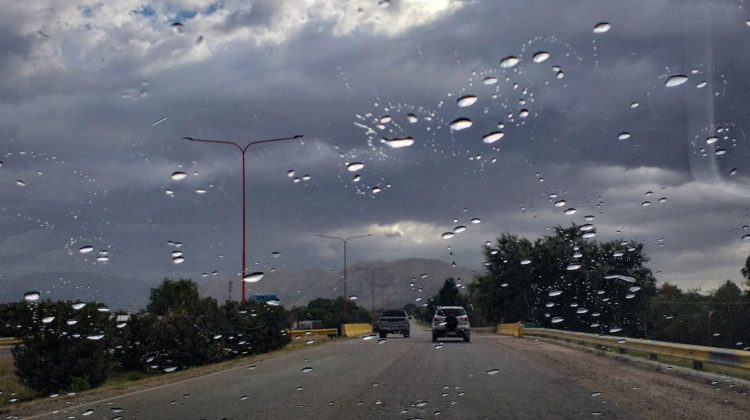 Jueves mayormente nublado, fresco y con viento del sur leve, pero con ráfagas