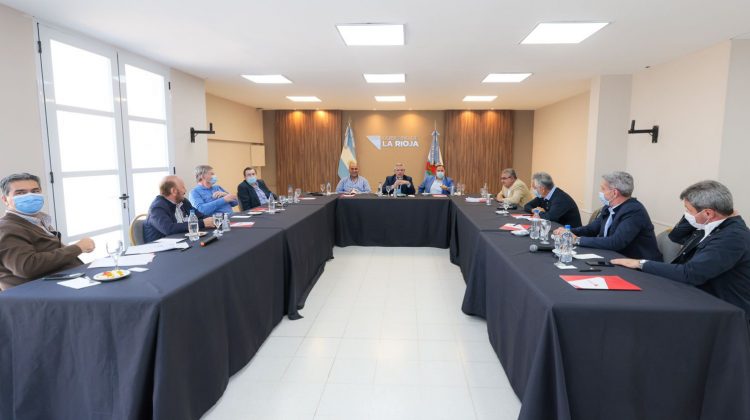 Alberto Rodríguez Saá se reunió con el presidente y un grupo de gobernadores