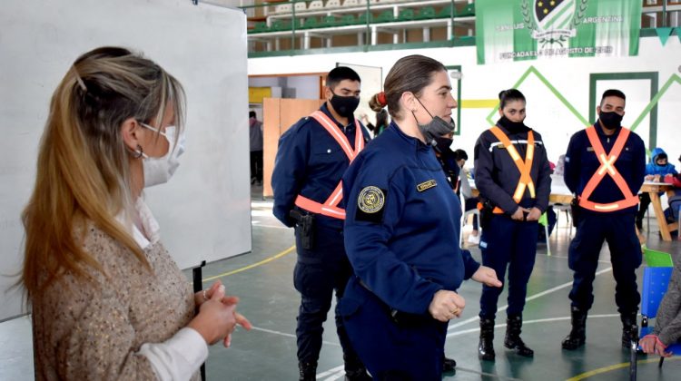 El ciclo de charlas “Ser Policía” se presentó en otras dos escuelas