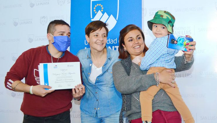 María José Zanglá: “Tener 3.000 nuevos graduados en toda la provincia me pone sumamente contenta y más que hayan podido continuar con sus estudios en pandemia”