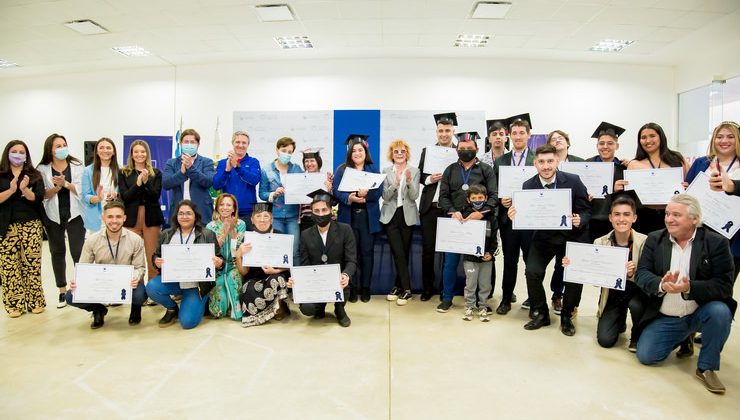 En un emotivo acto, 33 alumnos de diferentes tecnicaturas recibieron su diploma