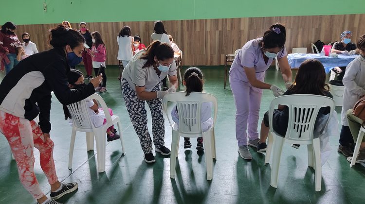 Nueva jornada de vacunación en las escuelas de la Villa de Merlo