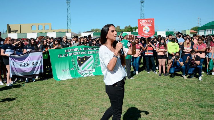 Más de 2.300 alumnos de San Luis, Juana Koslay, El Volcán, La Punta y Potrero de los Funes recibieron sus estampillas escolares