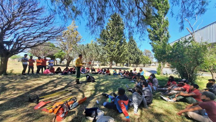 Iniciaron los talleres teórico-prácticos: estudiantes de la Escuela Técnica N°6 aprendieron sobre incendios forestales