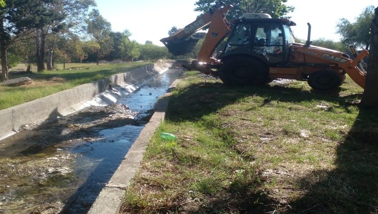 San Luis Agua trabaja en la limpieza de canales en San Luis