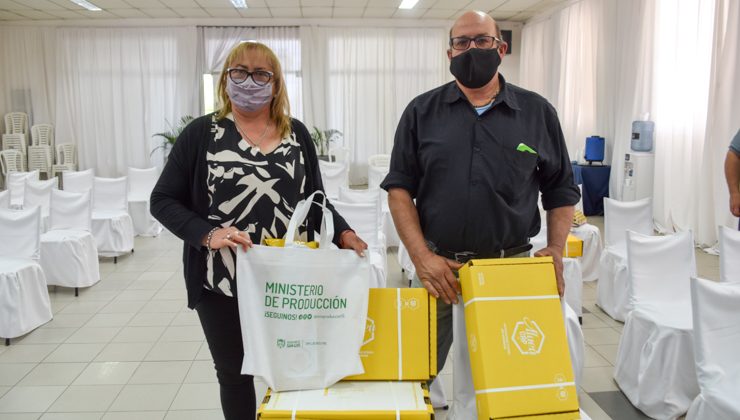 Más de 30 apicultores de Pedernera, Dupuy y Pringles recibieron kits de medicamentos para combatir la varroa