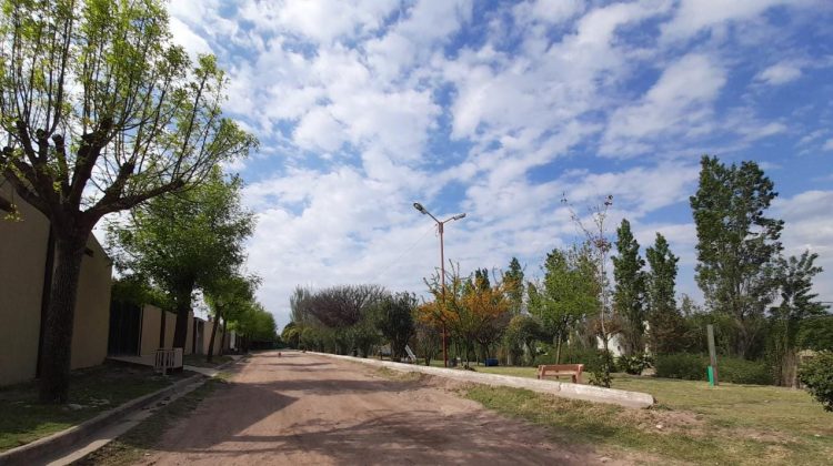 Feriado con cielo mayormente nublado, inestable, fresco y con viento leve de direcciones variables