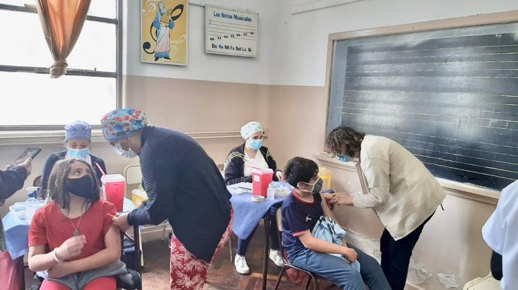 Niños de 3 a 11 años recibieron sus vacunas en la ciudad de San Luis y Juana Koslay